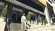 Michael outside Rockford Hills' Ponsonsbys (Image via Sportskeeda)